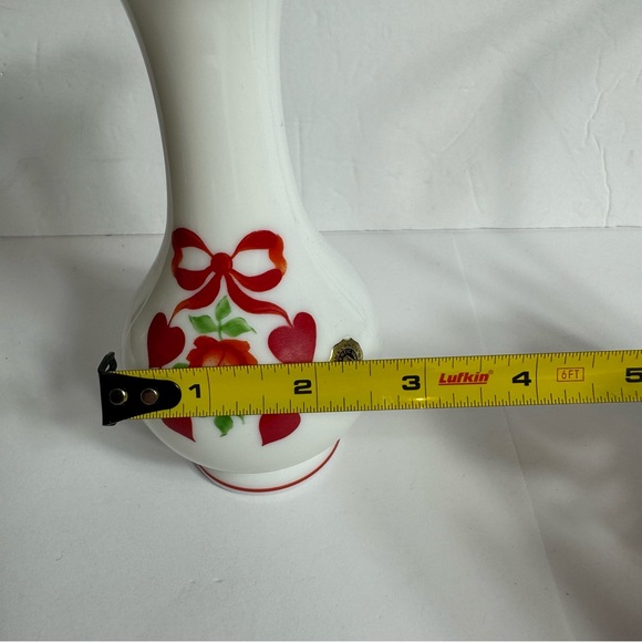 Vintage Westmoreland Milk Glass vase with hand painted Red Roses, Bows & Hearts - Picture 10 of 11